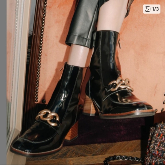 Steve Madden Black Boots with Gold Chain Detail_7.5 - Picture 2 of 7